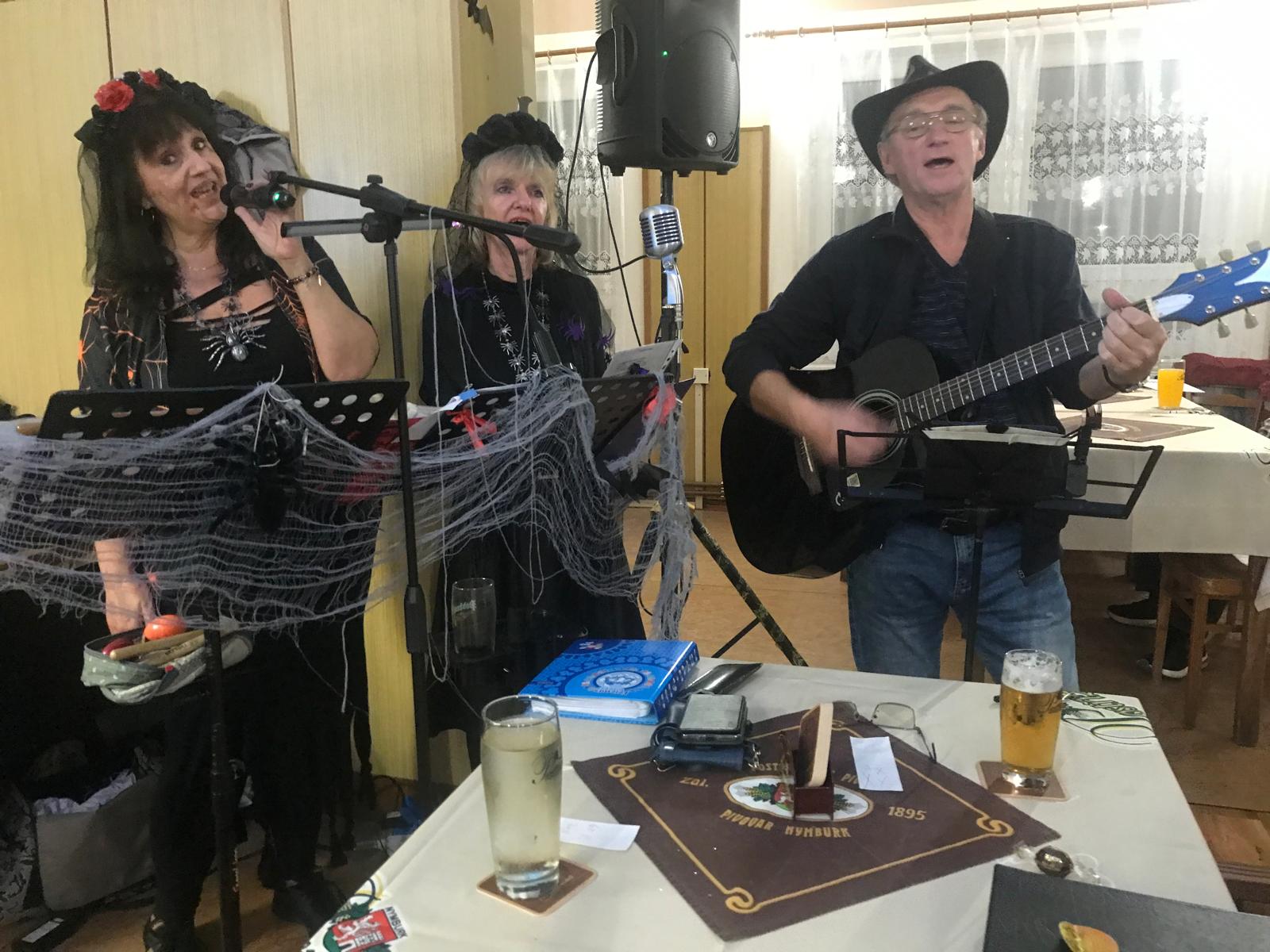 ZPÍVNKY-Trojice v černém- Halloween