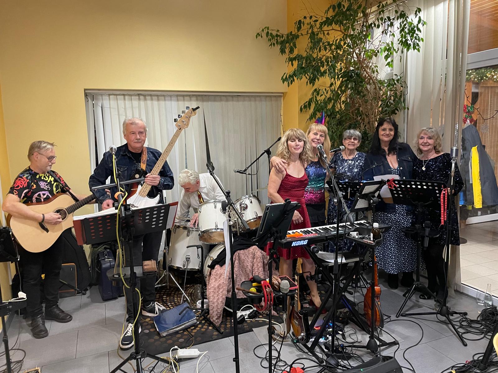 27.12.2025 VRZAVÁ SUZY a ZPÍVÁNKY Předsivestříček na Bowlingu v Sadské