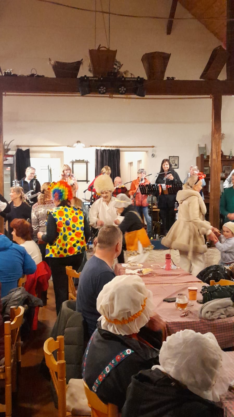 8.2. 2026 Masopust v Dolních Počernicích, VRZAVÁ SUZY + ZPÍVÁNKY