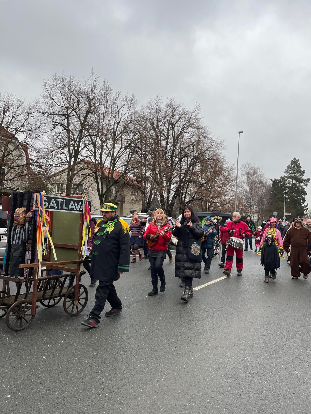 8.2. 2026 Masopust v Dolních Počernicích, VRZAVÁ SUZY + ZPÍVÁNKY