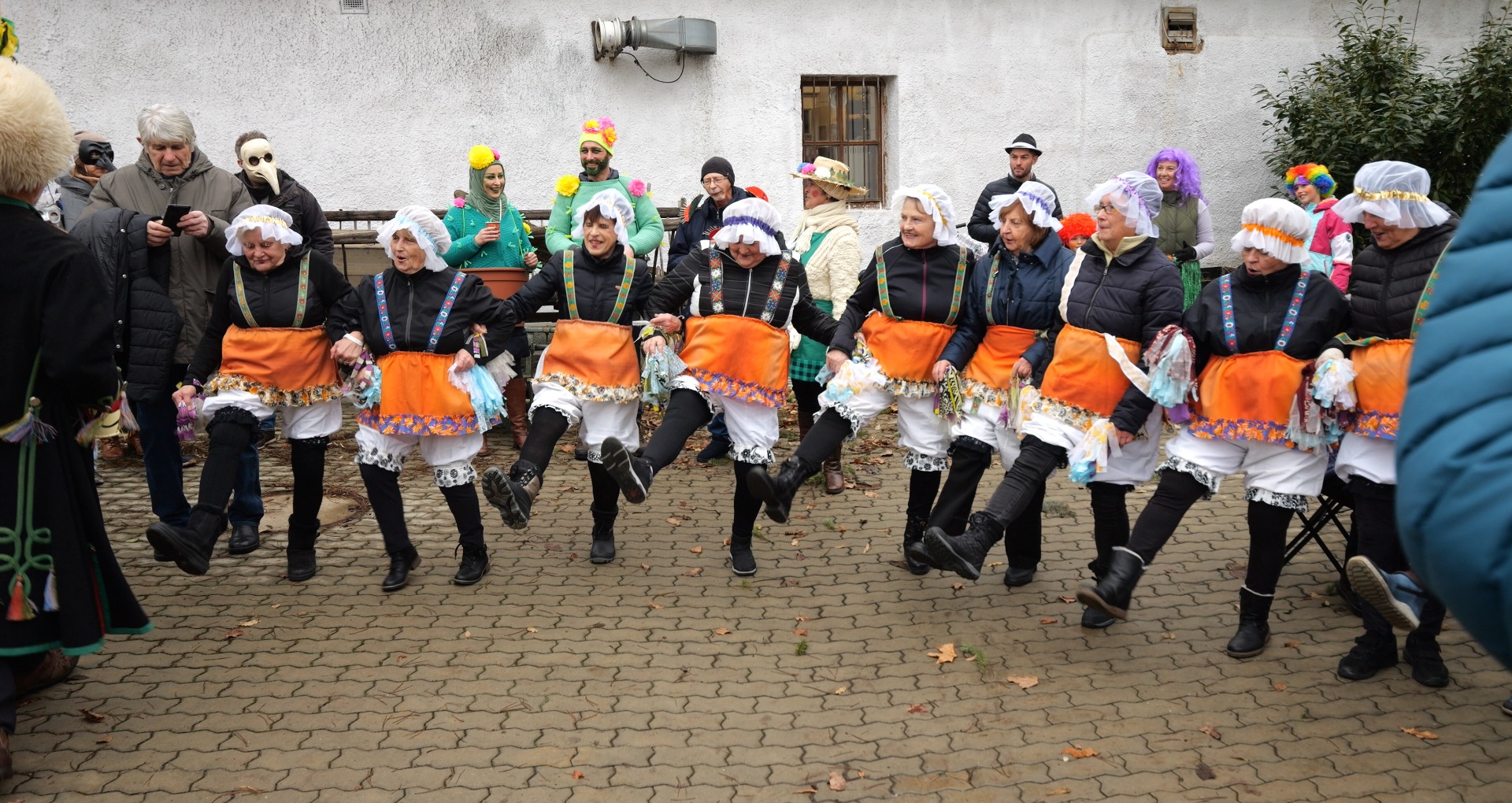 8.2. 2026 Masopust v Dolních Počernicích, VRZAVÁ SUZY + ZPÍVÁNKY