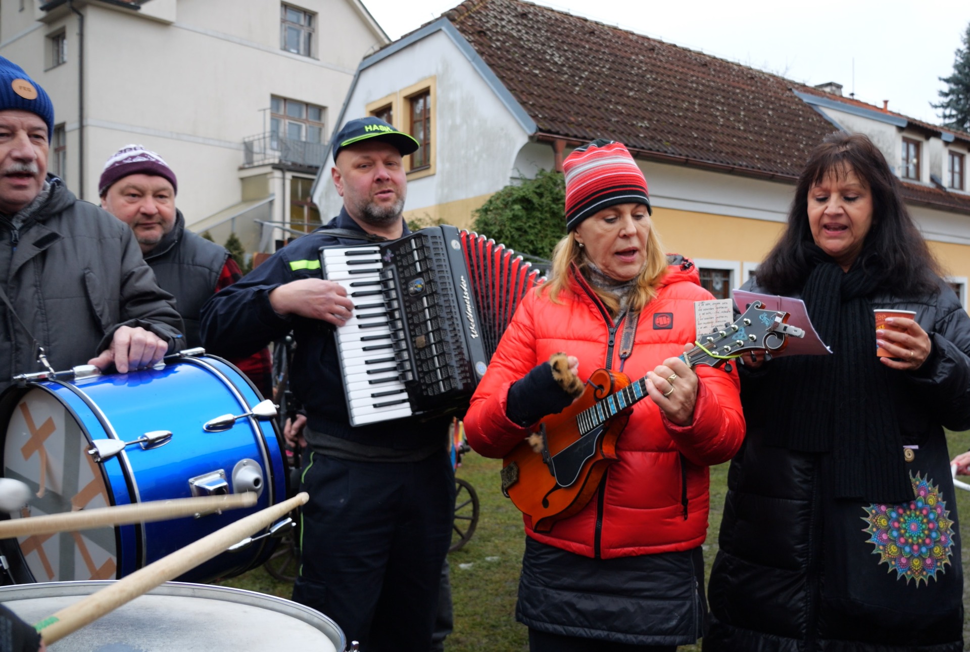 8.2. 2026 Masopust v Dolních Počernicích, VRZAVÁ SUZY + ZPÍVÁNKY