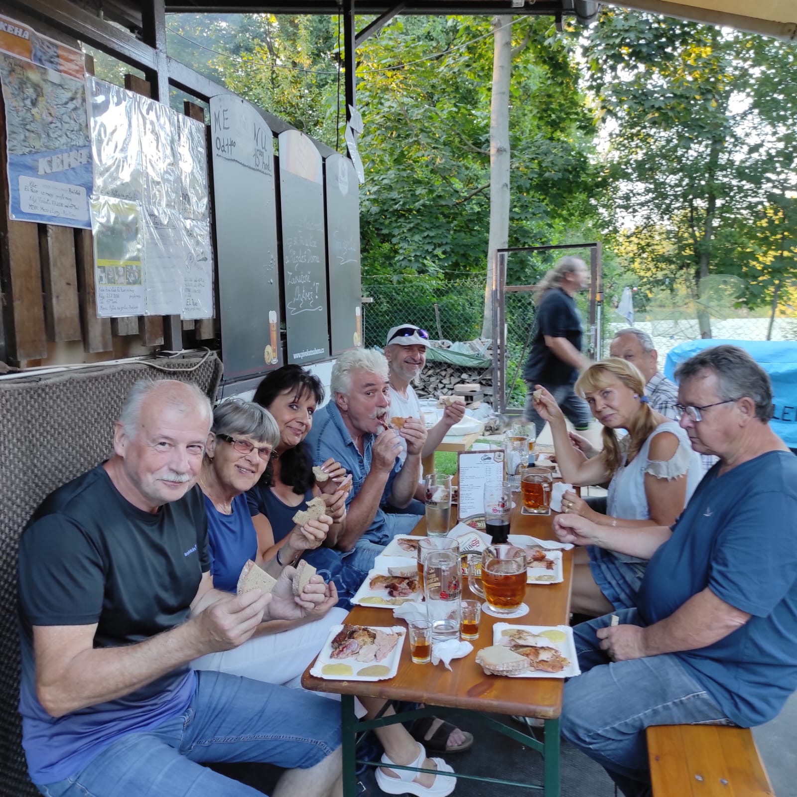 25.7. 2026 ZPÍVÁNKY v EL Pasu - je nás hodně, ale jíme málo!